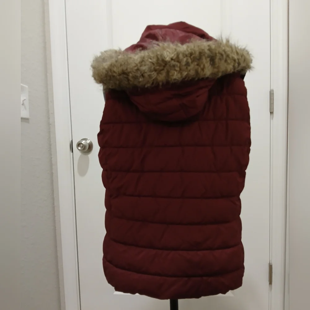 🔥SALE🔥Banana Republic Maroon‎ Puffy Hooded Vest